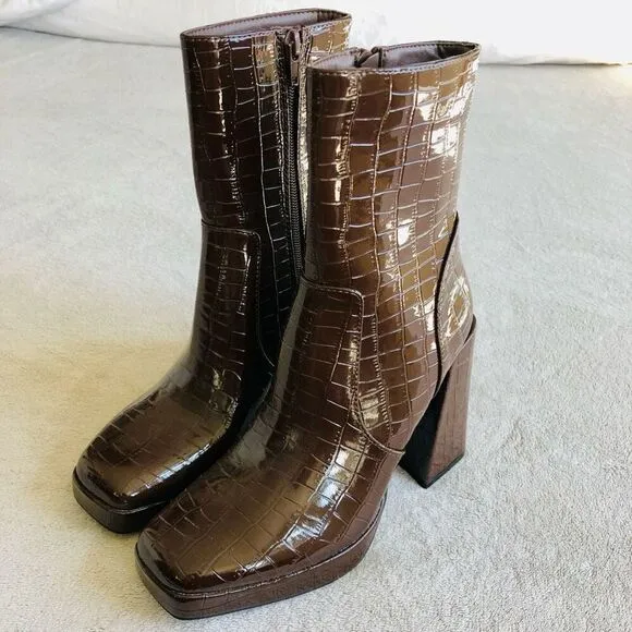 NWOT Forever21 Faux Alligator Print Platform Ankle Boots