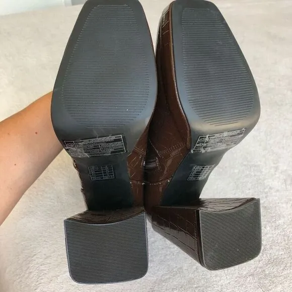 NWOT Forever21 Faux Alligator Print Platform Ankle Boots