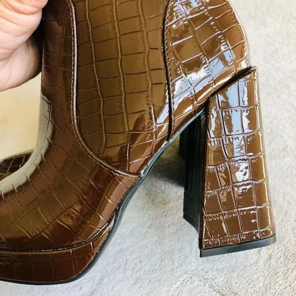 NWOT Forever21 Faux Alligator Print Platform Ankle Boots