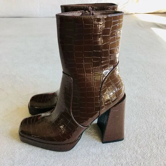 NWOT Forever21 Faux Alligator Print Platform Ankle Boots