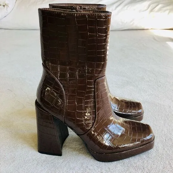 NWOT Forever21 Faux Alligator Print Platform Ankle Boots
