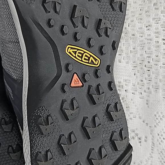 NWOT KEEN Explore low vent gray grey hiking walking outdoor trail shoes Sz 7.5