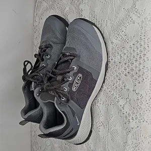 NWOT KEEN Explore low vent gray grey hiking walking outdoor trail shoes Sz 7.5