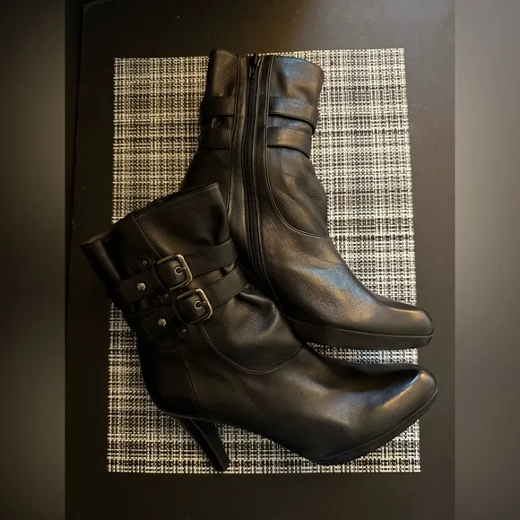 NWOT Stuart Weitzman Buckeroo Black Leather Double Buckle Heeled Boots