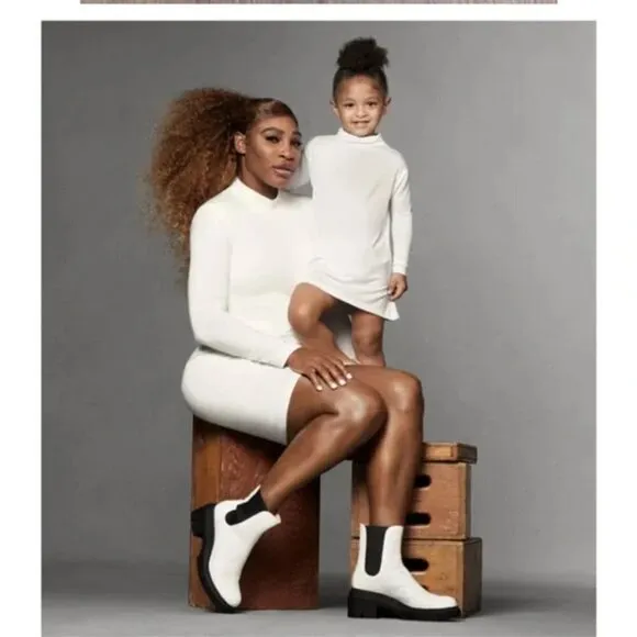 NWOT Stuart Weitzman Norah Lug Sole Chelsea White Leather Ankle Boots Sz. 10