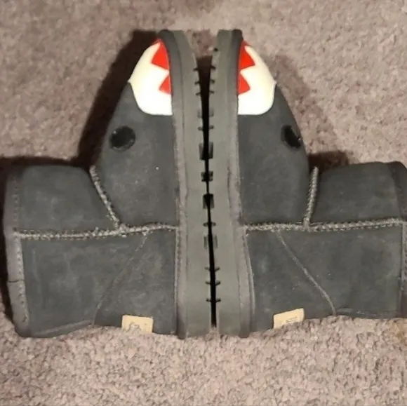 NWOT Ugg Australia SHARK boots