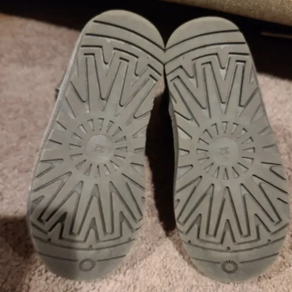 NWOT Ugg Australia SHARK boots