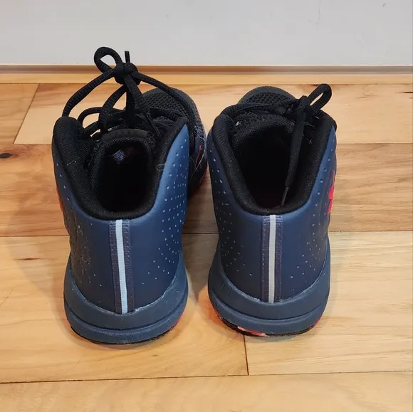 NWOT Under Armout Jet Gray and pink unisex sneakers 5.5Y