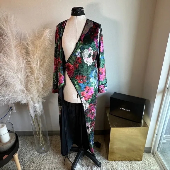 NWOT Zara Floral Velvet Kimono Kaftan Wrap Dress