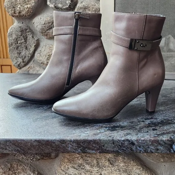 NWT Aquatalia Taupe Leather Ankle Boots Size 7.5