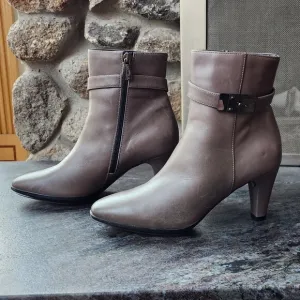 NWT Aquatalia Taupe Leather Ankle Boots Size 7.5