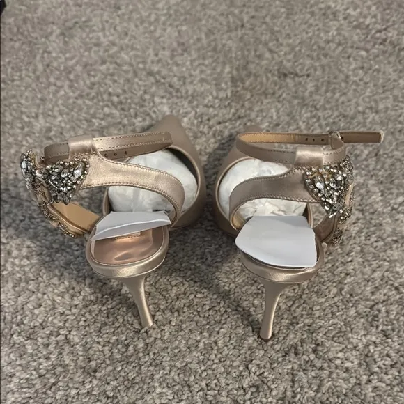 NWT Badgley Mischka Tan Stiletto Heels with Crystal Embellishments