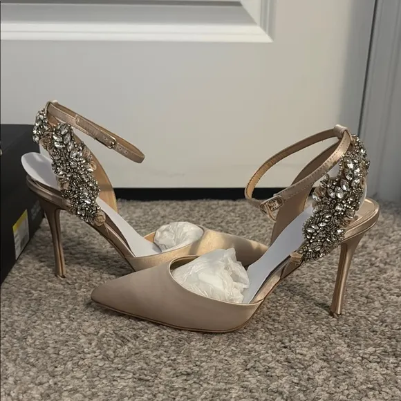 NWT Badgley Mischka Tan Stiletto Heels with Crystal Embellishments
