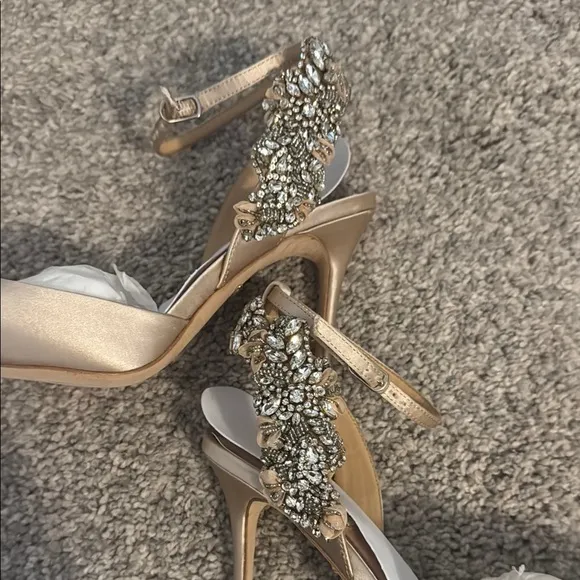 NWT Badgley Mischka Tan Stiletto Heels with Crystal Embellishments