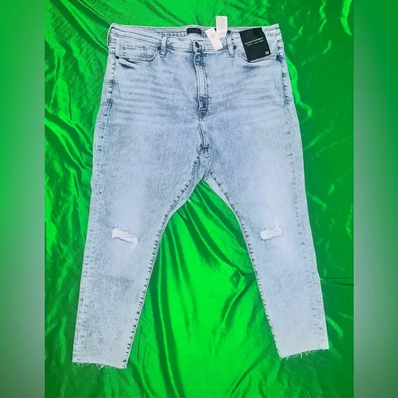 NWT Banana Republic Distressed Light Blue Jeans size 35