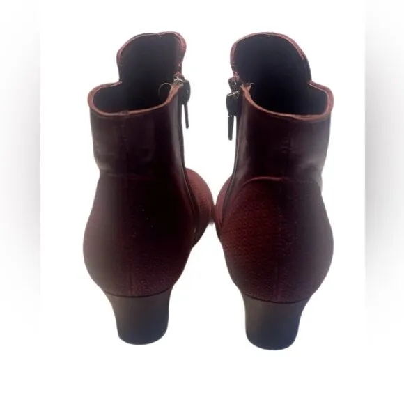 NWT Brako anatomic Burgundy Comfortable suede leather ankle zippered bootie 36