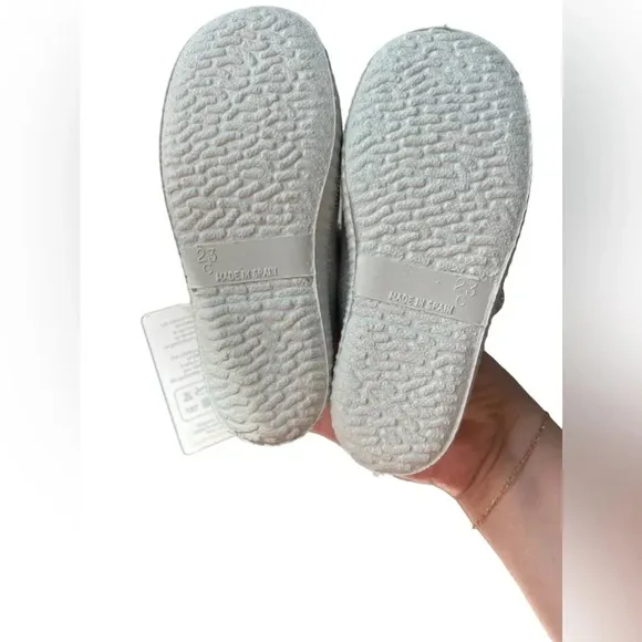 NWT Cienta Silver Sparkle Velcro T-Strap Shoes