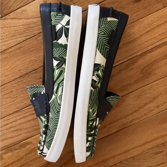 NWT COLE HAAN NANTUCKET LOAFER - PALM PRINT MARINE BLUE LEATHER - FUN &amp; COMFY!