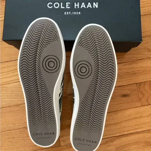 NWT COLE HAAN NANTUCKET LOAFER - PALM PRINT MARINE BLUE LEATHER - FUN &amp; COMFY!
