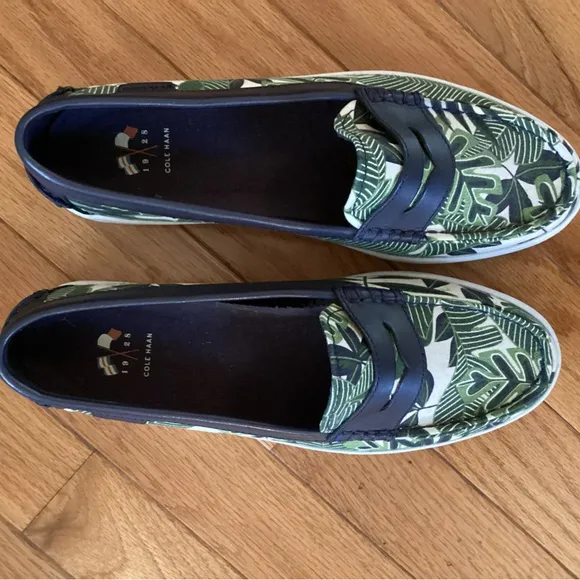 NWT COLE HAAN NANTUCKET LOAFER - PALM PRINT MARINE BLUE LEATHER - FUN &amp; COMFY!