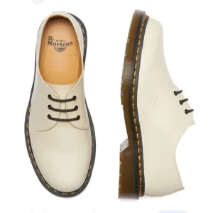 NWT Dr. Martens Oxfords Virginia Grain Leather Beige Tan Lace Up Shoes Size 8