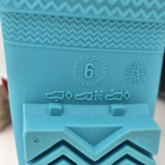 NWT Kamik Raindrops Rubber Rain Boots, Navy/Teal Big Kids Size 6 (Unisex)