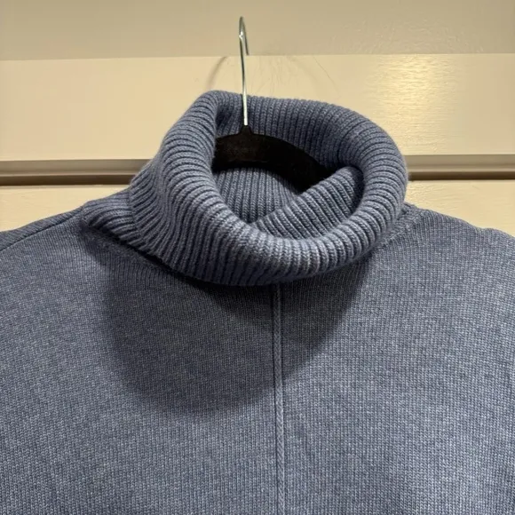 NWT Massimo Dutti Cashmere Italian Yarn Turtleneck poncho sweater Medium Blue