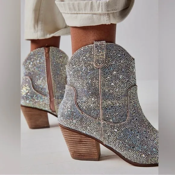 NWT Matisse rhinestone western boots