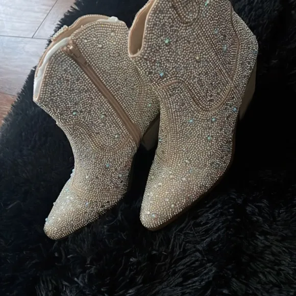 NWT Matisse rhinestone western boots