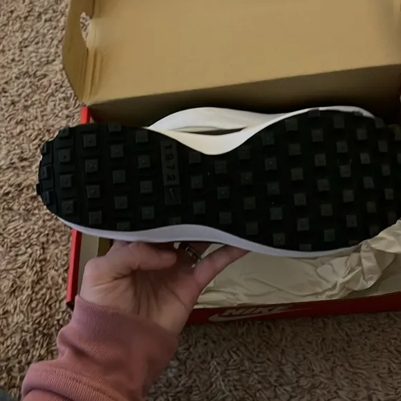 NWT NIB Nike White and Black Sneakers waffle debut Mom shoes everyday casual