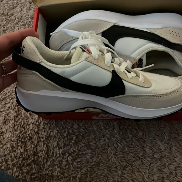 NWT NIB Nike White and Black Sneakers waffle debut Mom shoes everyday casual
