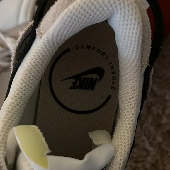 NWT NIB Nike White and Black Sneakers waffle debut Mom shoes everyday casual