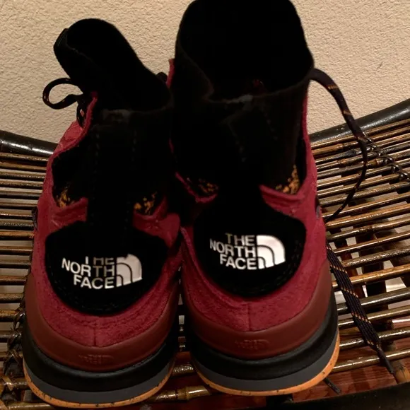 NWT North Face Burgundy Waterproof Suede Shoes with Laces,Built-In Sock Collar 9