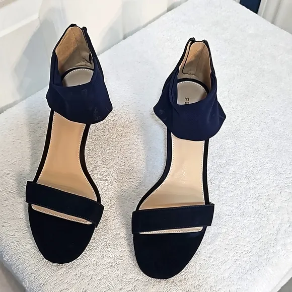 NWT Pelle Moda Elvi Suede Sandal.  Kid Suede 7.5 M Mushroom w 2.1/4&quot; Heel