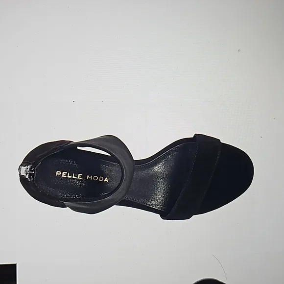 NWT Pelle Moda Elvi Suede Sandal.  Kid Suede 7.5 M Mushroom w 2.1/4&quot; Heel