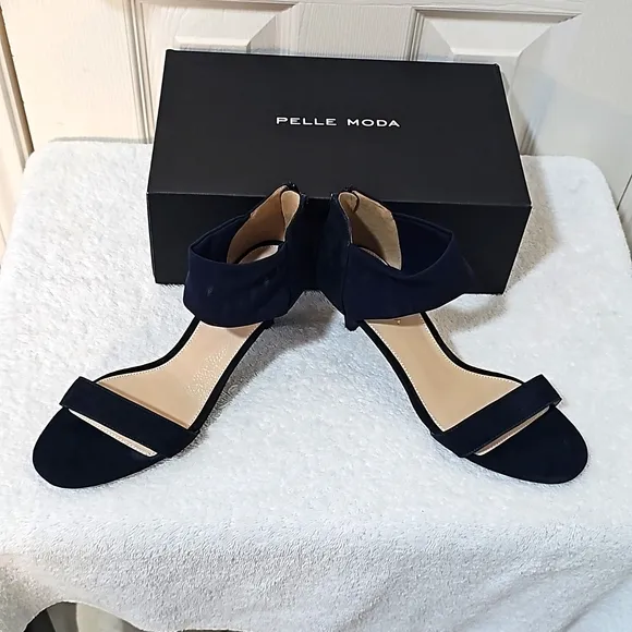 NWT Pelle Moda Elvi Suede Sandal.  Kid Suede 7.5 M Mushroom w 2.1/4&quot; Heel