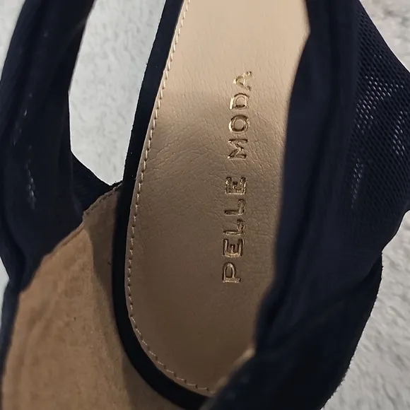 NWT Pelle Moda Elvi Suede Sandal.  Kid Suede 7.5 M Mushroom w 2.1/4&quot; Heel