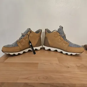 NWT Sorel Kinetic Caribou Winter Boot - Womens, Camel Brown Size 8.5