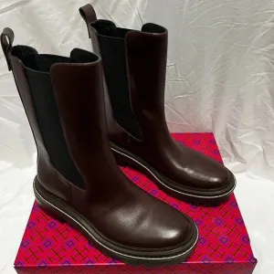 NWT Tory Burch Puce Benton Boots with Lug Sole