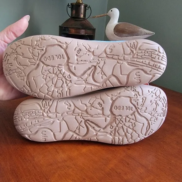 NWT UIN Women's Size 7 Slip on Travel Shoes Serene Afternoon Toledo I