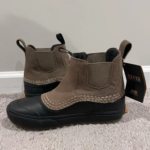 NWT Vans Standard MID Chelsea Snow Rain MTE Boots Walnut Brown, Size W10.5 M9