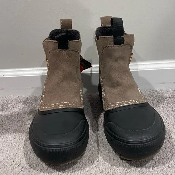 NWT Vans Standard MID Chelsea Snow Rain MTE Boots Walnut Brown, Size W10.5 M9