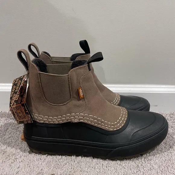 NWT Vans Standard MID Chelsea Snow Rain MTE Boots Walnut Brown, Size W10.5 M9