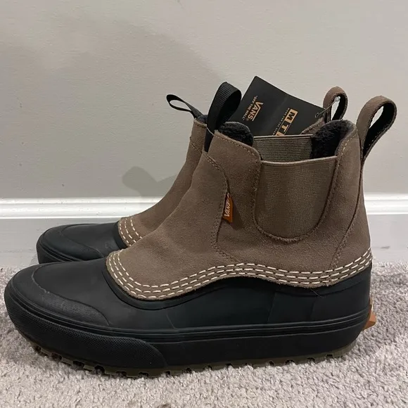 NWT Vans Standard MID Chelsea Snow Rain MTE Boots Walnut Brown, Size W10.5 M9