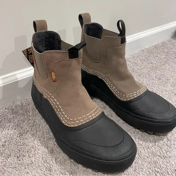 NWT Vans Standard MID Chelsea Snow Rain MTE Boots Walnut Brown, Size W10.5 M9