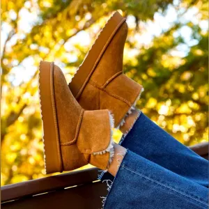 NWT Vici Suede Fur Lined Ankle Boots