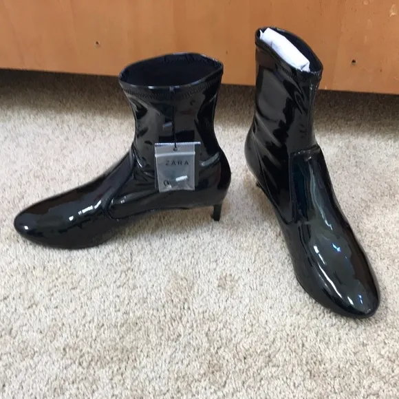 NWT! ZARA size 38/7.5 black ankle pull on boots