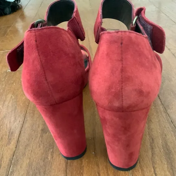 NWT..STUART WEITZMAN…shoes