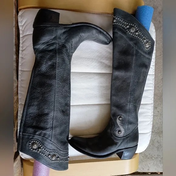 Old Gringo Black Knee-High Leather Boots with Embellishments_7.5