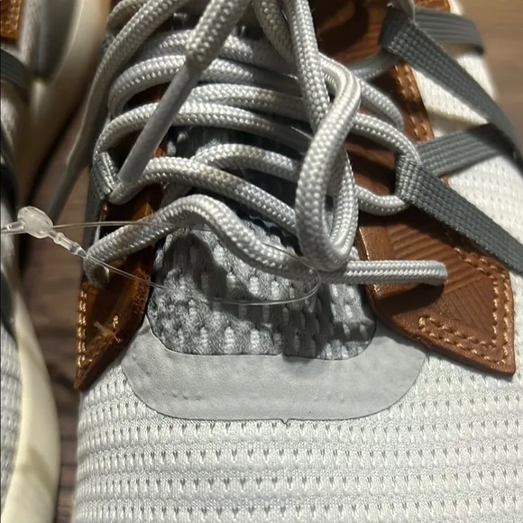 OluKai Stylish NWOT Men's grey and Brown Sneakers men’s size 9
